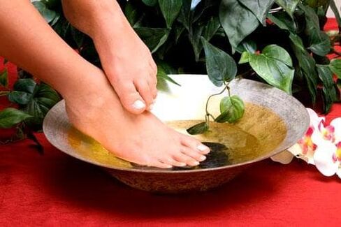 Before applying the antifungal agent, the toenails should be steamed. 