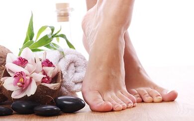 How and how to treat the fungus on legs nails