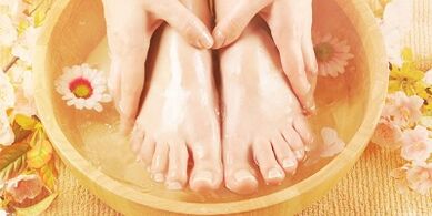 Baths for the treatment of nail mushrooms