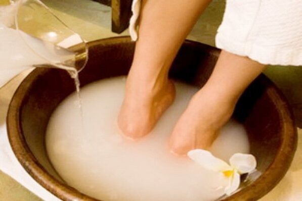 Curative bath for nail fungus